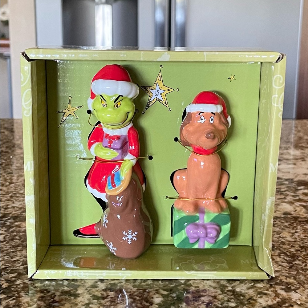 The Grinch salt and pepper shakers